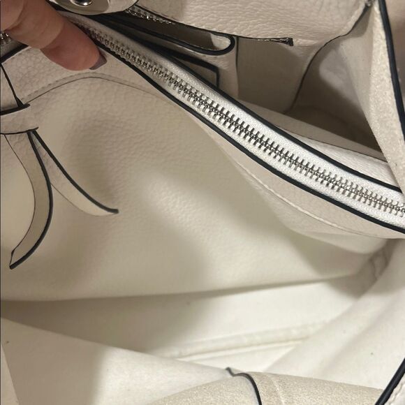 Steve Madden White Bucket Bag - Picture 12 of 16